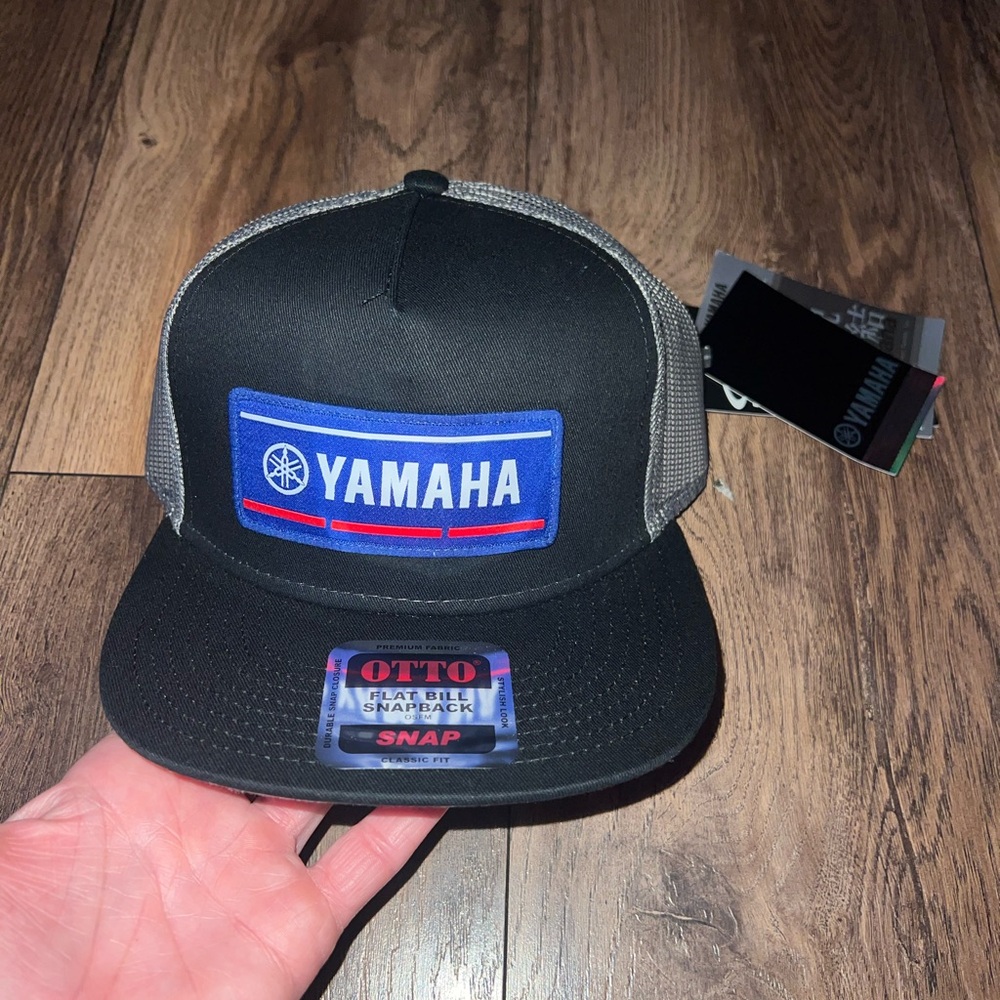 ❌❌SOLD❌❌NWT Men’s Yamaha Vector Flat Bill SnapBack Hat.